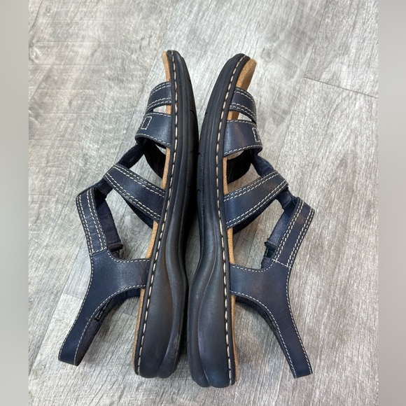 Clarks Strappy Sandals Size 8.5 - Picture 6 of 6